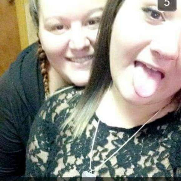 Meet your Poshers, Cassie & Phayth - Picture 4 of 8